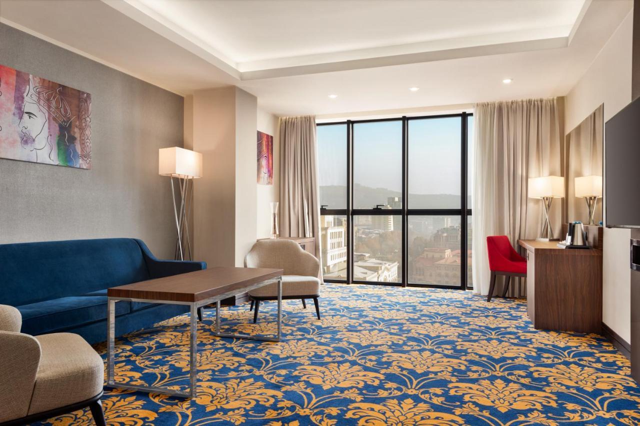 รามาดา โฮเต็ล แอนด์ สวีท บาย วินด์แฮม เยเรวัน Hotel เยเรวาน ภายนอก รูปภาพ