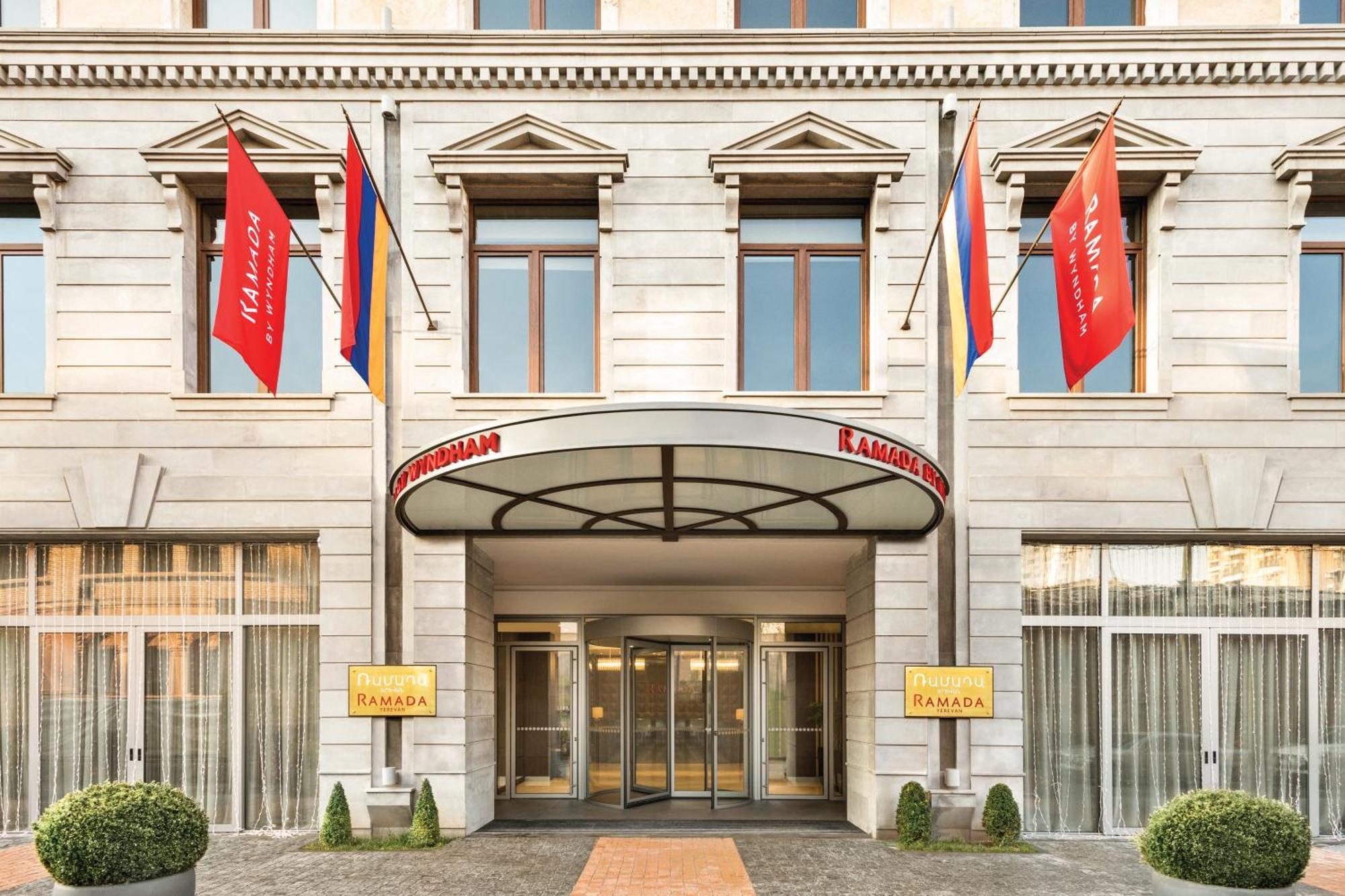 รามาดา โฮเต็ล แอนด์ สวีท บาย วินด์แฮม เยเรวัน Hotel เยเรวาน ภายนอก รูปภาพ