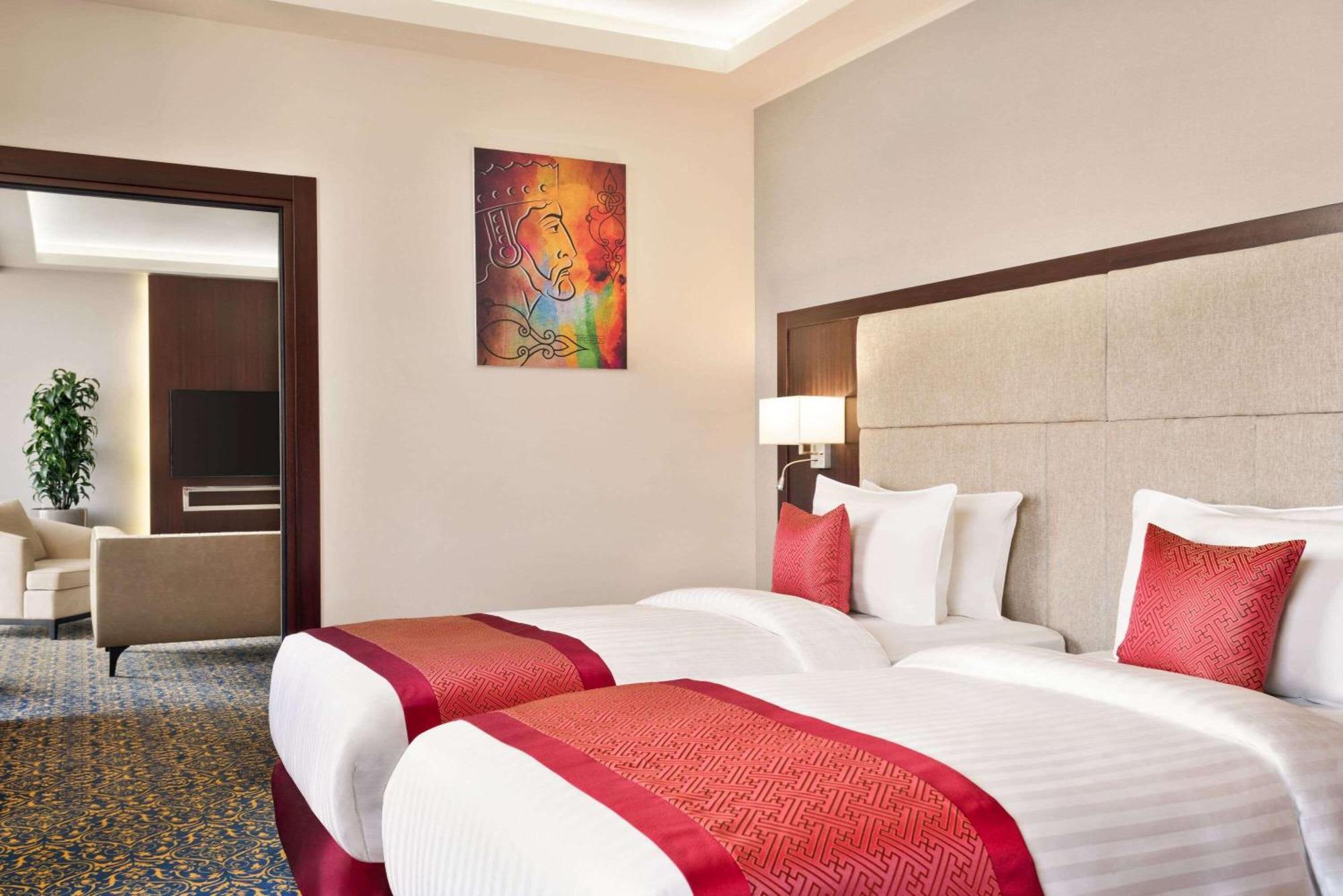 รามาดา โฮเต็ล แอนด์ สวีท บาย วินด์แฮม เยเรวัน Hotel เยเรวาน ภายนอก รูปภาพ