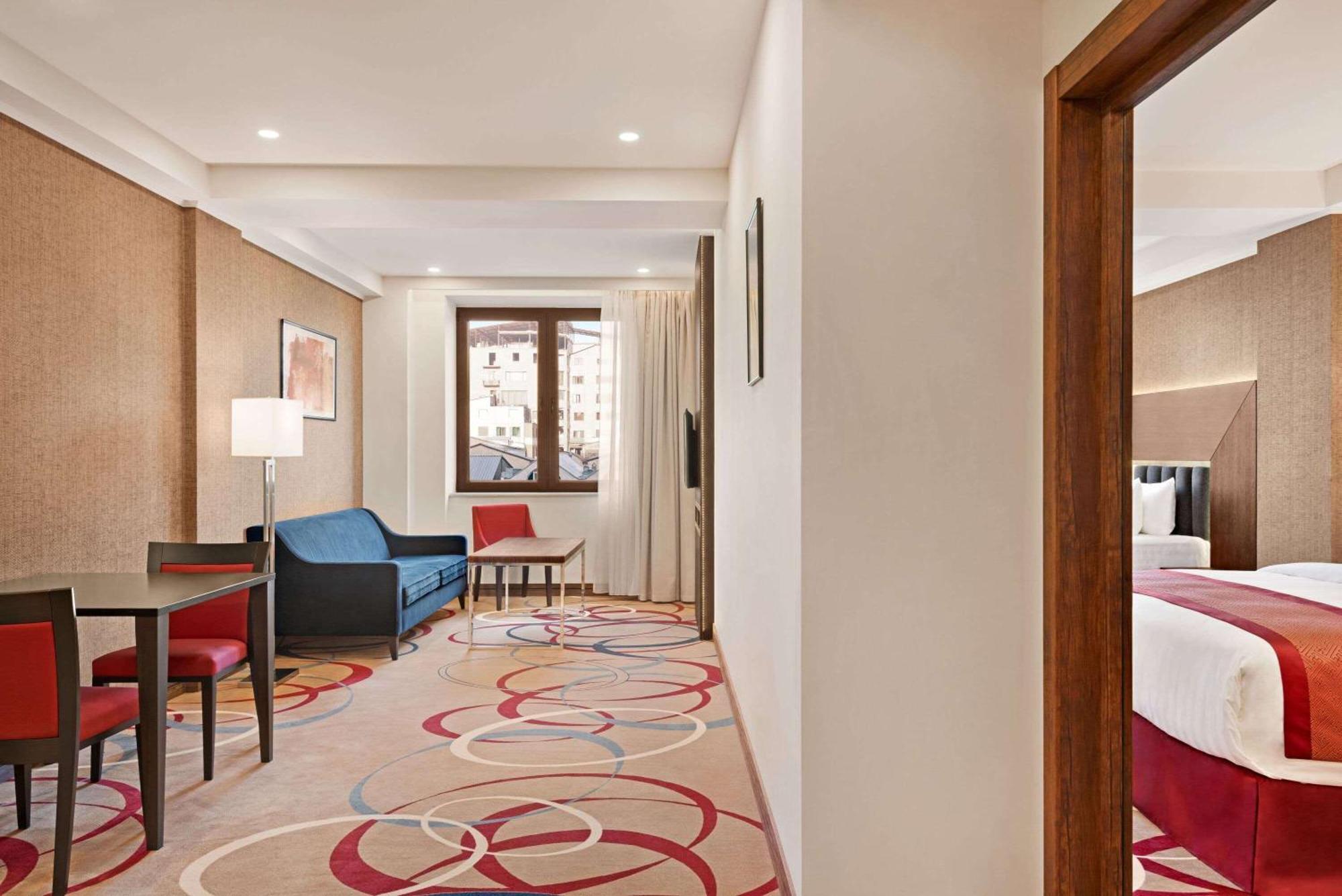 รามาดา โฮเต็ล แอนด์ สวีท บาย วินด์แฮม เยเรวัน Hotel เยเรวาน ภายนอก รูปภาพ
