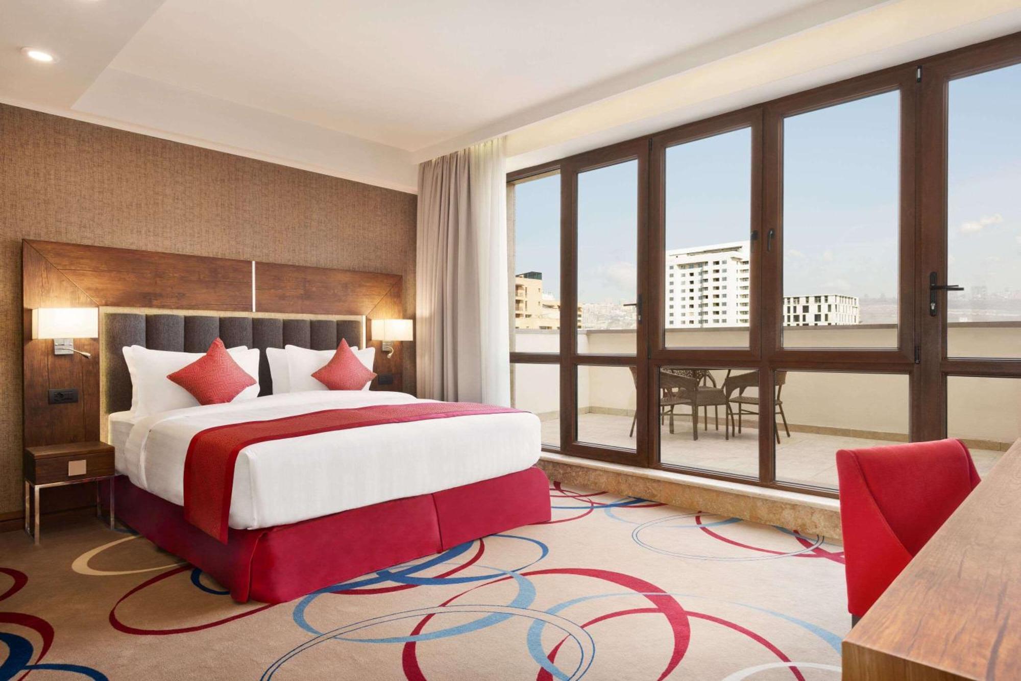 รามาดา โฮเต็ล แอนด์ สวีท บาย วินด์แฮม เยเรวัน Hotel เยเรวาน ภายนอก รูปภาพ