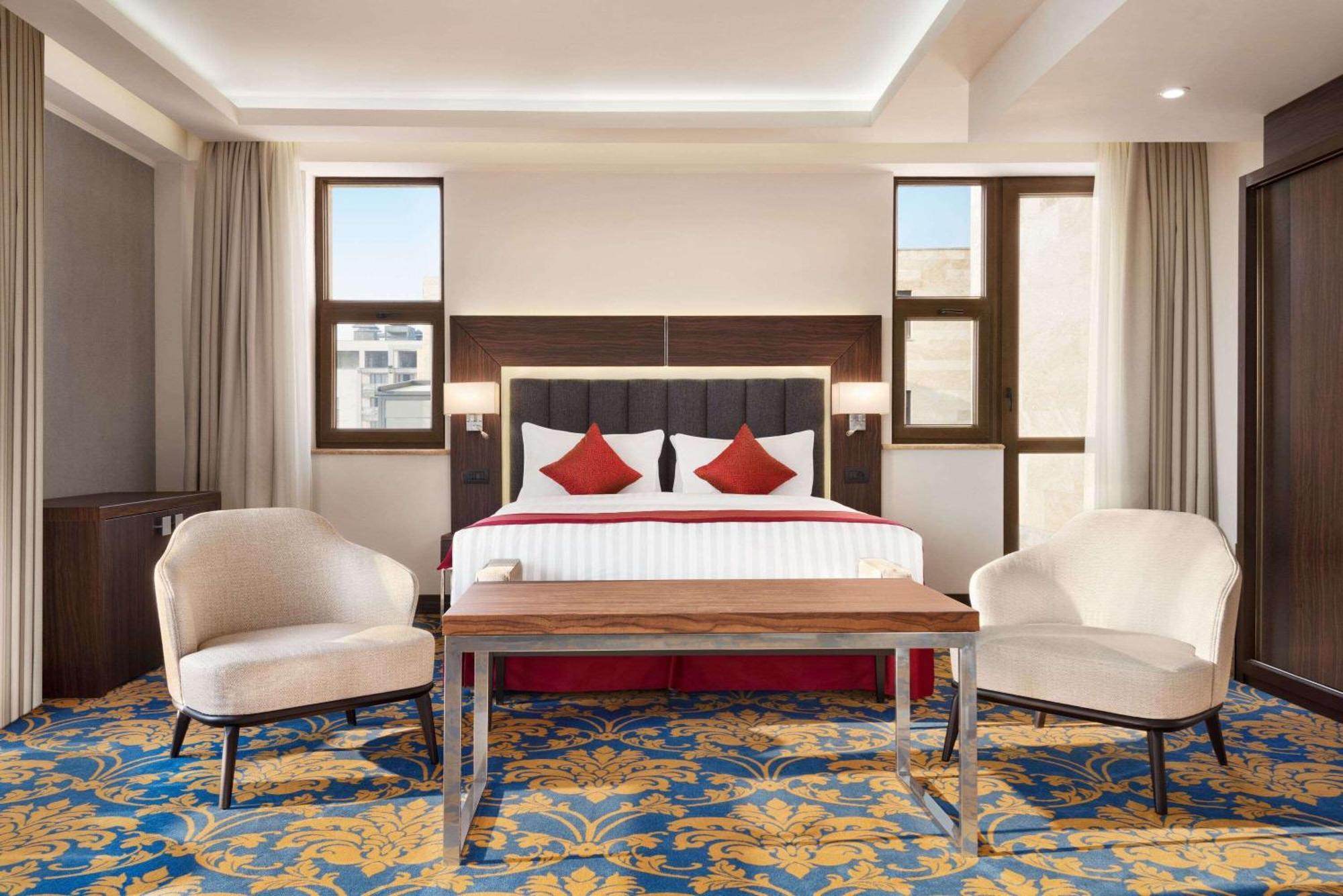 รามาดา โฮเต็ล แอนด์ สวีท บาย วินด์แฮม เยเรวัน Hotel เยเรวาน ภายนอก รูปภาพ