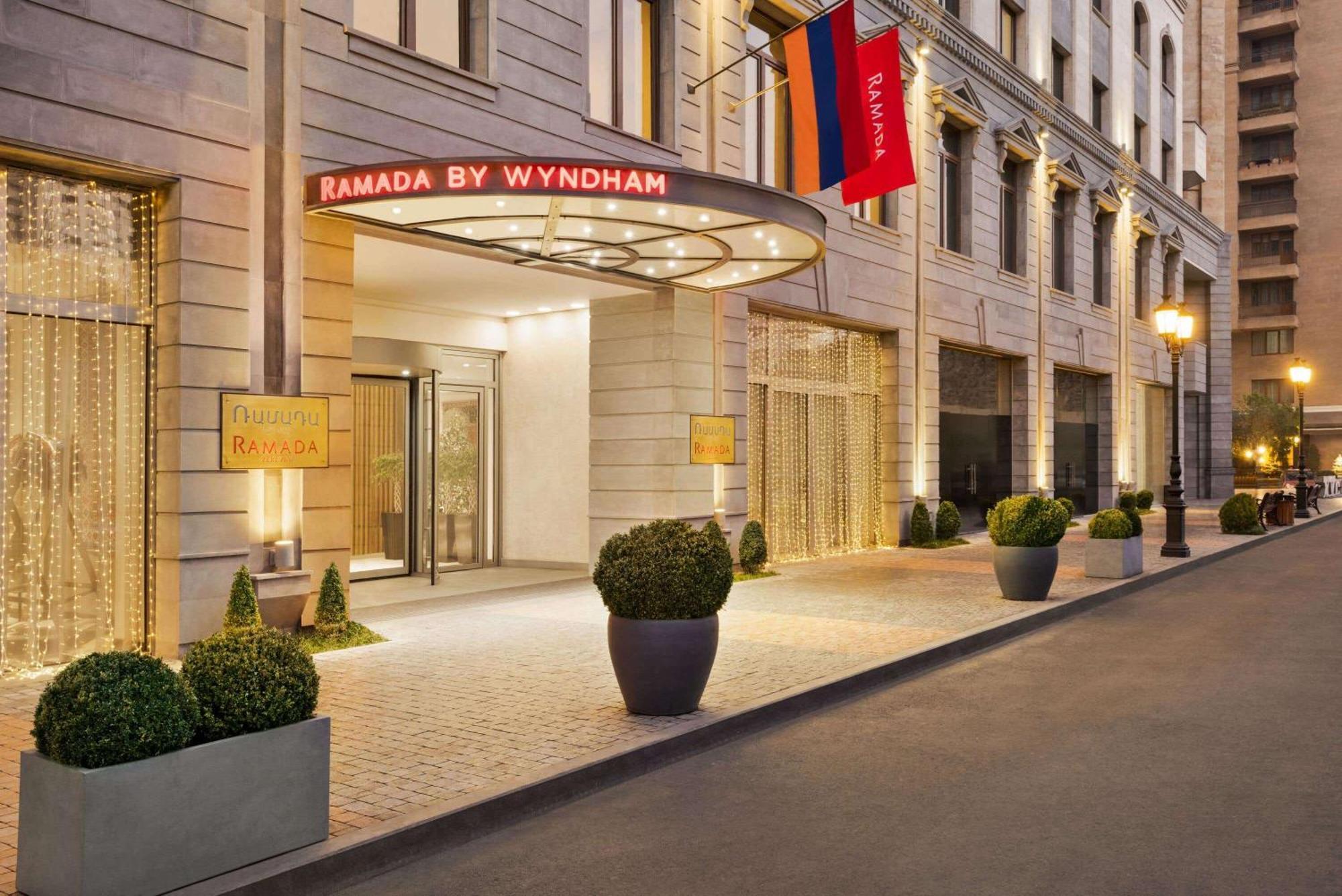 รามาดา โฮเต็ล แอนด์ สวีท บาย วินด์แฮม เยเรวัน Hotel เยเรวาน ภายนอก รูปภาพ