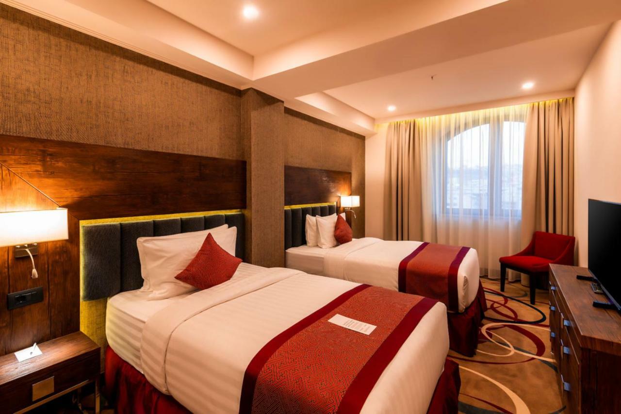 รามาดา โฮเต็ล แอนด์ สวีท บาย วินด์แฮม เยเรวัน Hotel เยเรวาน ภายนอก รูปภาพ