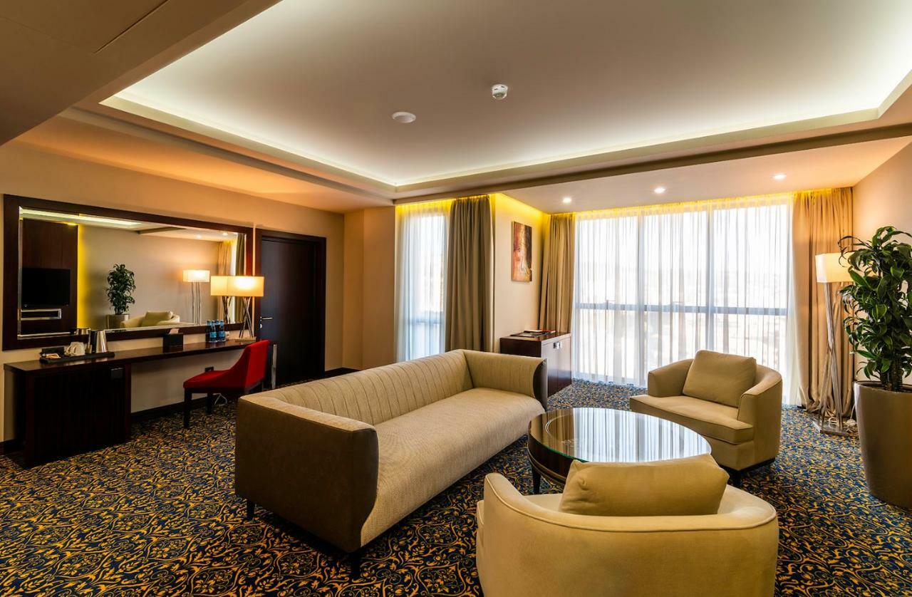 รามาดา โฮเต็ล แอนด์ สวีท บาย วินด์แฮม เยเรวัน Hotel เยเรวาน ภายนอก รูปภาพ