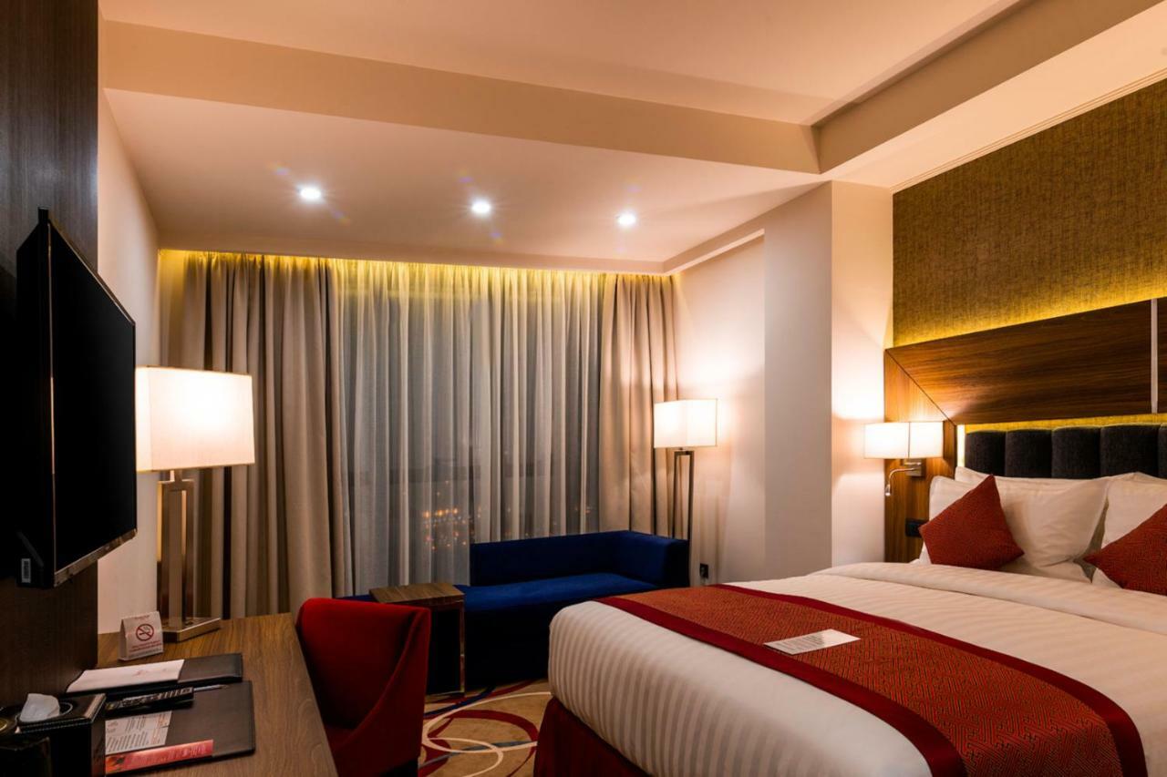 รามาดา โฮเต็ล แอนด์ สวีท บาย วินด์แฮม เยเรวัน Hotel เยเรวาน ภายนอก รูปภาพ